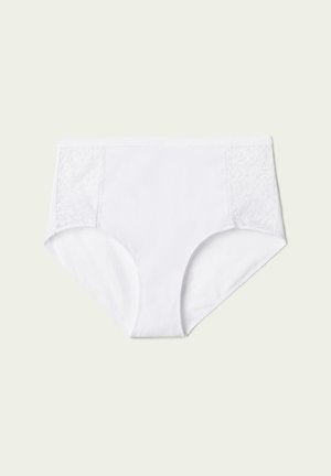 Bragas blancas de cintura alta con acentos de encaje en los laterales, textura de algodón suave y cinturilla elástica, con un diseño simple.