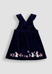Vestido de tirantes cruzados en corduroy azul marino, decorado con conejitos blancos bordados, flores rosas y mariposas a lo largo del dobladillo.