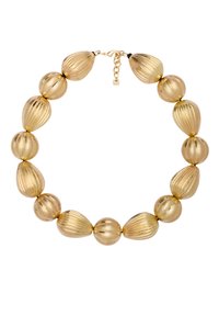Collier ton or avec des perles en forme d'ovale et de goutte, dotées d'une texture striée, sécurisé par un fermoir et une chaîne rallonge.