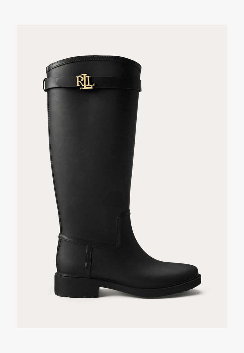 Botte de pluie haute en caoutchouc noir avec un petit talon et un détail du logo doré "RLL" sur la sangle près du haut.