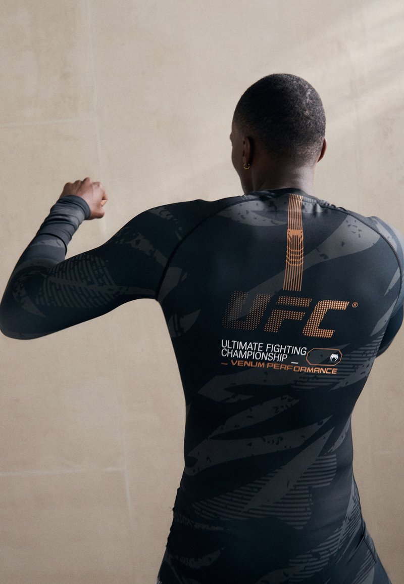 Venum UFC FIGHT WEEK RASHGUARDS - Pikkade varrukatega topp - urban camo