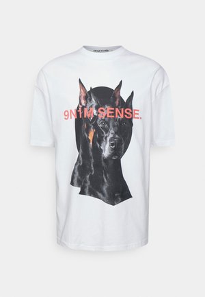 SENSE DOBERMAN UNISEX - Print T-shirt - coke white