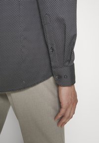 OLYMP Level Five LEVEL - Hemd - schwarz