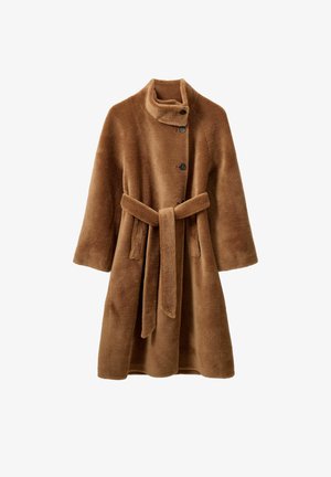 Brauner, texturierter Mantel mit hohem Kragen, drei Knöpfen und einem passenden Gürtel. Lange Ärmel und ein mittellanges Design. Weicher Stoff.