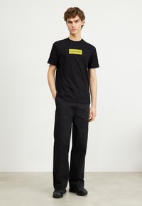 Calvin Klein MODERN RELAXED WIDE - Broek - black
