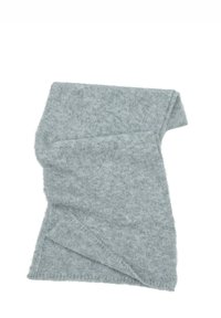 Hellgrauer gestrickter Schal aus weichem, strukturiertem Stoff, mit einem schlichten Design und leicht unregelmäßigen Kanten für einen lässigen Look.