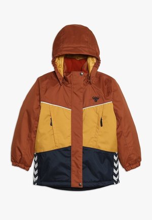 Veste d'hiver à capuche pour enfants avec des blocs de couleur marron, jaune et marine, poches zippées, et motif en chevrons sur les côtés.