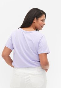 Zizzi Jednoduché tričko - lavender
