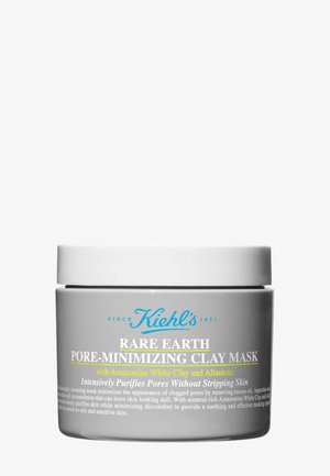 Tarro cosmético gris con una tapa blanca. La etiqueta presenta texto en azul y amarillo y detalles sobre una mascarilla de arcilla minimizadora de poros con arcilla amazónica.