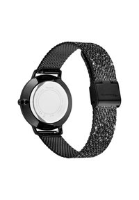 Schwarze Armbanduhr mit einem Gehäuse aus Edelstahl und einem strukturierten Mesh-Armband. Das Armband hat glänzende Akzente, und die Rückseite hat ein silberfarbiges Finish.