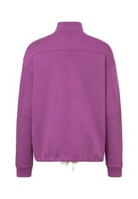 Pullover viola a maniche lunghe con collo alto, polsini a coste e coulisse regolabile all'orlo, mostrato di spalle.