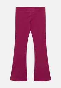 Pantalones acampanados en algodón magenta con una textura suave. Cintura elástica, parte inferior acampanada y sin hardware ni patrones visibles.