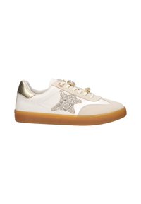 Zapatillas de cuero blancas con detalles dorados, estrella brillante en el lateral, puntera de ante beige y suela de goma.