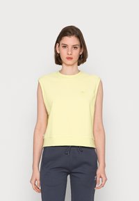 adidas Originals VEST - T-shirt estampada - pulse yellow