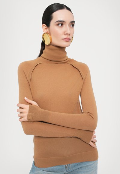 Victoria Beckham Neule - camel
