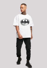 F4NT4STIC BATMAN SUPERHELD COMIC SKETCH LOGO OVERSIZE - Camiseta estampada - white