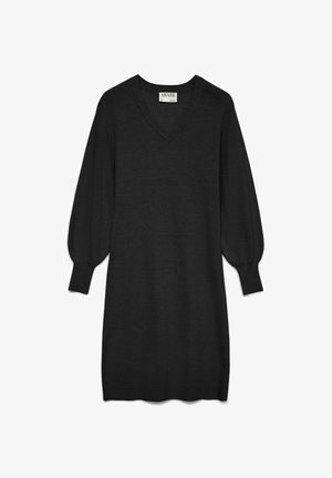 Črna pletena obleka z V-izrezom, dolgimi napihnjenimi rokavi in ribastimi manšetami. Gladka tekstura in dizajn do kolen, primerna za sproščeno nošnjo.