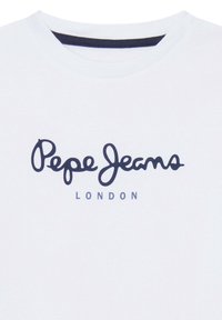 Bílý bavlněný tričko s námořnickomodrým kurzívním logem "Pepe Jeans" a "LONDON" pod ním, s kulatým výstřihem.