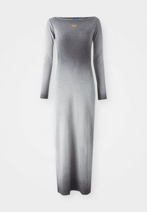 Abito aderente a maniche lunghe con un design a gradient che va dal grigio chiaro al grigio scuro, realizzato in morbido tessuto a maglia e con scollo a barca.