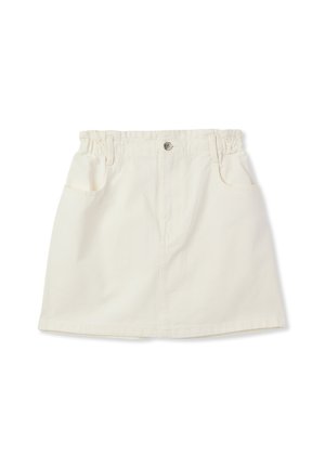 Gonna di jeans bianca con cintura elastica, tasche frontali e un singolo bottone argento. Presenta un taglio dritto e dettagli di cucitura minimi.