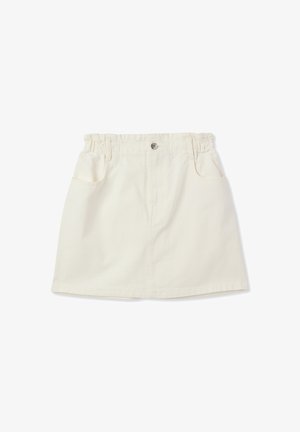 Gonna di jeans bianca con cintura elastica, tasche frontali e un singolo bottone argento. Presenta un taglio dritto e dettagli di cucitura minimi.