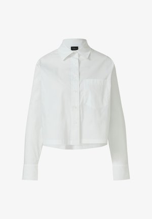 Chemise blanche courte avec boutons, en tissu lisse. Elle possède un col pointu, une poche poitrine unique et des manches longues avec poignets.