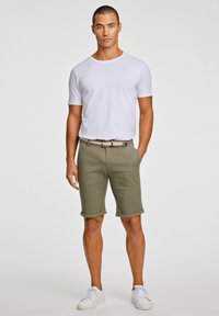 Lindbergh Shorts - dk army