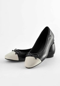 Next FOREVER COMFORT STANDARD - Klasické baleríny  - black white toe cap