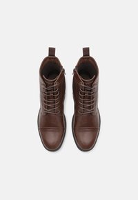 Pier One Šněrovací kotníkové boty - brown