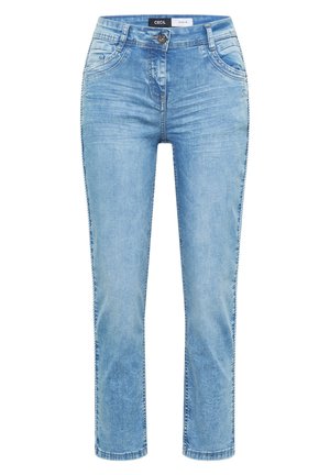 Lyseblå denimjeans med forlommer, bæltestropper, knaplukning og subtile slidmærker på de øvre lår.