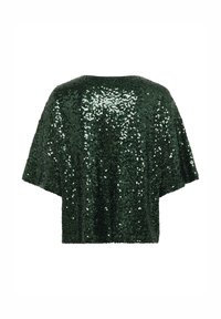 Top en sequins verts avec un design ample et des manches courtes. Le tissu est recouvert de sequins denses qui créent une texture chatoyante et une surface réfléchissante.