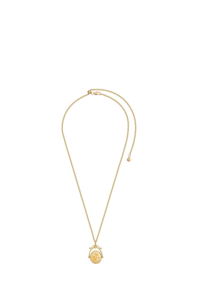 Guldkæde med en fin kæde, der har en oval vedhæng med reliefdetalje og en lille dekorativ accent fæstnet.