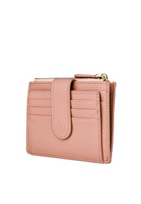 Portefeuille en cuir rose avec une finition texturée, comportant un rabat avant, plusieurs emplacements pour cartes et un compartiment zippé pour les pièces.