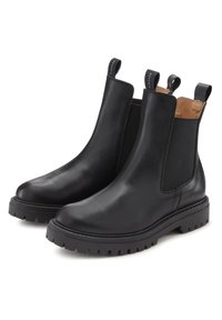 Zwarte leren Chelsea-boots met elastische zijkussens, trekringen en textuur rubberen zolen met een profielontwerp voor grip.