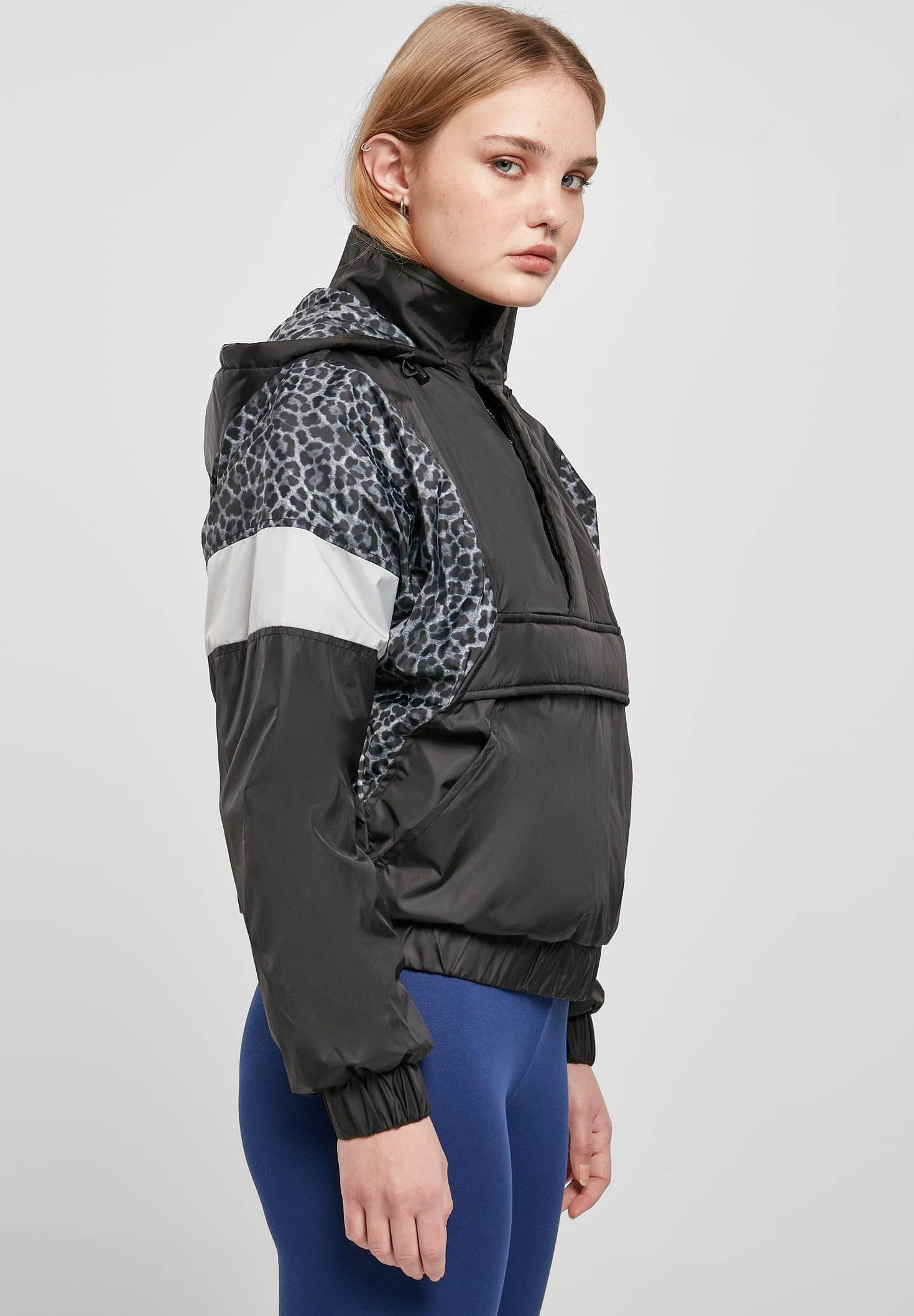 Urban Classics HOODED COLLEGE WINDBREAKER - Giacca leggera - navy/mint