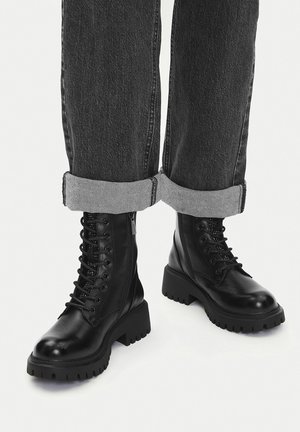 Stivaletti con plateau - black