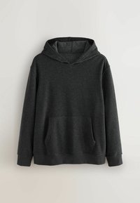 Mørkegrå hættetrøje med lange ærmer og frontlomme, vist på en lys baggrund.