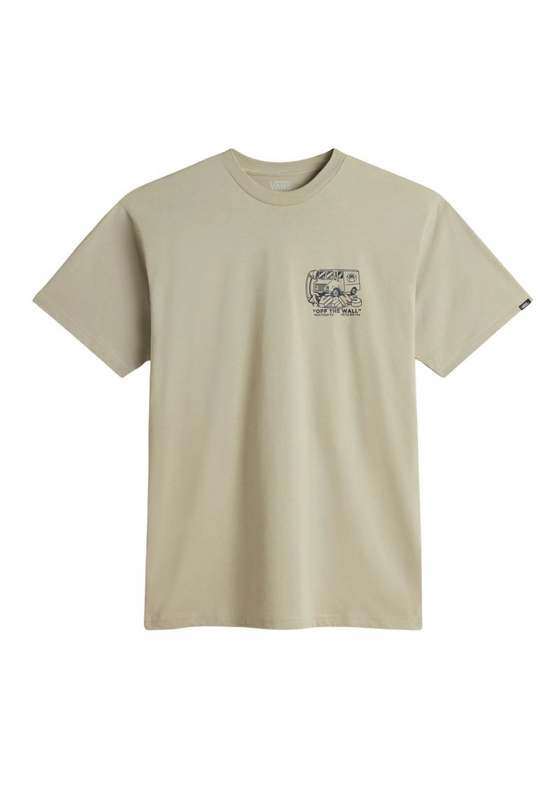 Camiseta de algodón beige de manga corta y cuello redondo, que presenta un pequeño diseño gráfico en la parte izquierda del pecho.