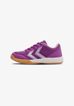 Chaussures de sport violettes avec tige en mesh, accents blancs et semelle en caoutchouc naturel. Présentent un bout rond et un design à lacets.