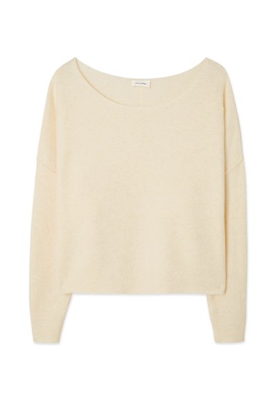 Pull à manches longues de couleur crème avec un large col rond et un ourlet et des poignets côtelés, présenté sur un fond blanc.