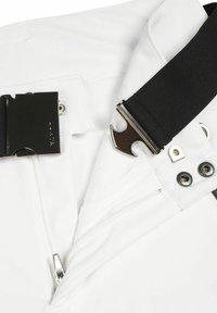 Tela de pantalones blanca con cremallera y cintura elástica negra. Presenta herrajes metálicos, cierres de botón y una hebilla negra brillante.