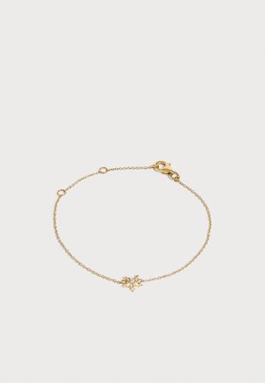 Bracelet délicat en chaîne dorée avec un petit pendentif en forme d’étoile comportant une pierre précieuse claire au centre et une fermeture mousqueton.
