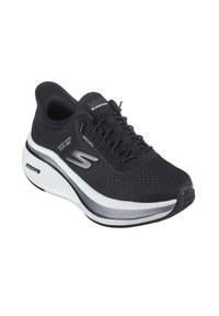 Czarny but sportowy z siateczkową cholewką, okrągłym noskiem i sznurowanym zapięciem. Biała podeszwa środkowa z szarymi akcentami. Teksturowana podeszwa zewnętrzna zapewniająca przyczepność.