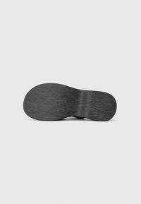 Thumbnail Image 5
