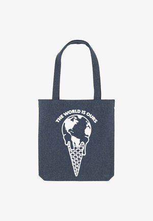 Sac de shopping bleu foncé avec un graphique blanc représentant la Terre fondant comme une glace en cornet et le texte "LE MONDE EST À NOUS" au-dessus.