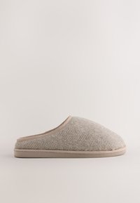 Šedé a béžové papuče z vlny s rybí kosťou, na zapínanie, s okrúhlou špičkou a béžovým lemom. Mäkká textúra s plochou podrážkou.