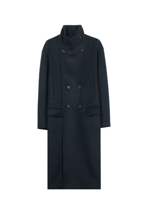 Doppelreihiger, langer schwarzer Mantel mit hohem Kragen, gefertigt aus dickem Stoff, mit zwei Vordertaschen und großen Knöpfen.