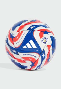 Adidas mini nogometna lopta s plavim, crvenim i bijelim dizajnom s zvijezdama; uključuje branded FIFA Kupa svijeta klubova i tri bijele pruge.