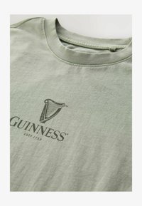 Unausgewählt, green