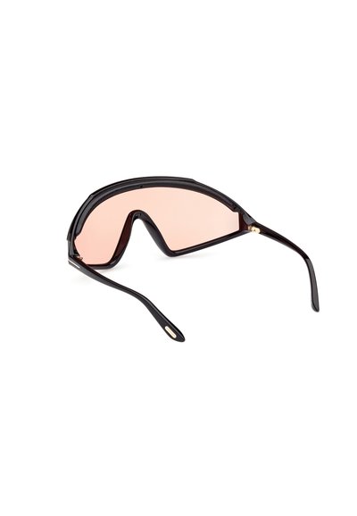 Mustat aurinkolasit, joissa on tyylikäs, ympäröivä muotoilu ja vaaleanpunaiset sävyttämät linssit. Ominaisuuksia ovat kultaiset yksityiskohdat varsissa ja teksturoitu yläreuna.